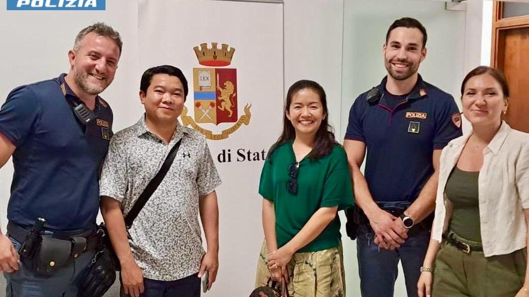 Diplomatici australiani derubati a Como, la polizia ritrova i bagagli Diplomatici australiani derubati a Como, la polizia ritrova i bagagli