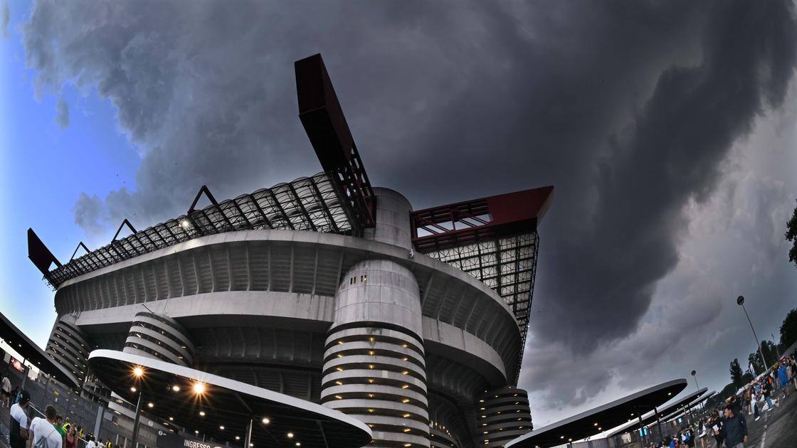 San Siro, la vera incognita dopo l’inchiesta sull’urbanistica: la cessione a Inter e Milan resta in bilico San Siro, la vera incognita dopo l’inchiesta sull’urbanistica: la cessione a Inter e Milan resta in bilico