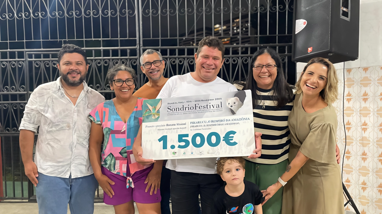 Il premio “Renata Viviani“ dalla Cineteca del Cai del valore di 1.500 euro assegnato alla regista Carolina Fernandes e donato all’associazione brasiliana Il premio “Renata Viviani“ dalla Cineteca del Cai del valore di 1.500 euro assegnato alla regista Carolina Fernandes e donato all’associazione brasiliana