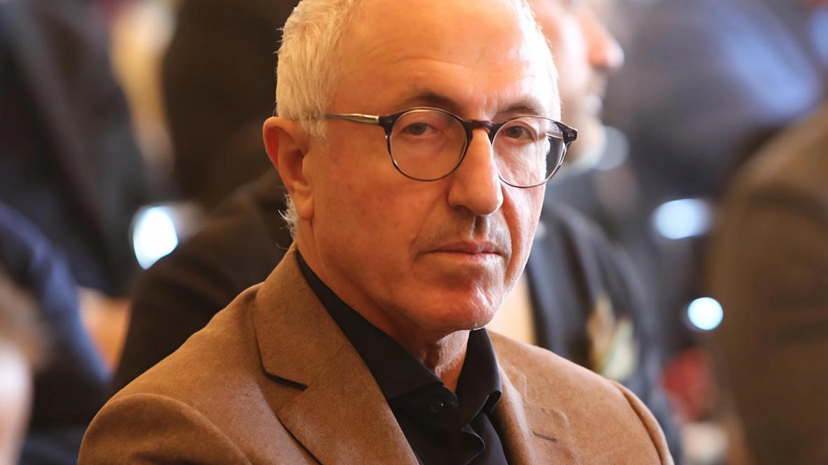 Il sindaco di Muggiò Michele Messina: “Mi metto nei loro panni e capisco l’angoscia. Io ci sono per aiutarli per quanto di competenza del Comune” Il sindaco di Muggiò Michele Messina: “Mi metto nei loro panni e capisco l’angoscia. Io ci sono per aiutarli per quanto di competenza del Comune”
