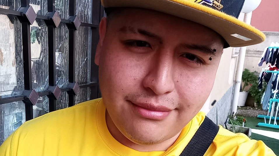 Alexander Reyes, 27 anni, origini peruviane, magazziniere, senza precedenti penali, è stato travolto da un’auto nel quartiere Satellite di Pioltello (Milano) ed è morto in ospedale dopo due giorni di agonia Alexander Reyes, 27 anni, origini peruviane, magazziniere, senza precedenti penali, è stato travolto da un’auto nel quartiere Satellite di Pioltello (Milano) ed è morto in ospedale dopo due giorni di agonia