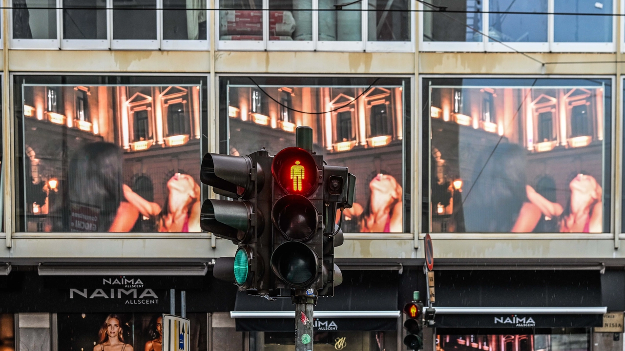 I sette monitor sono stati installati all’angolo tra viale Tunisia e corso Buenos Aires I sette monitor sono stati installati all’angolo tra viale Tunisia e corso Buenos Aires