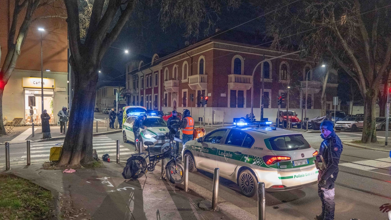 I rilievi della polizia locale sulla bici elettrica del rider Muhammad Ashfaq I rilievi della polizia locale sulla bici elettrica del rider Muhammad Ashfaq