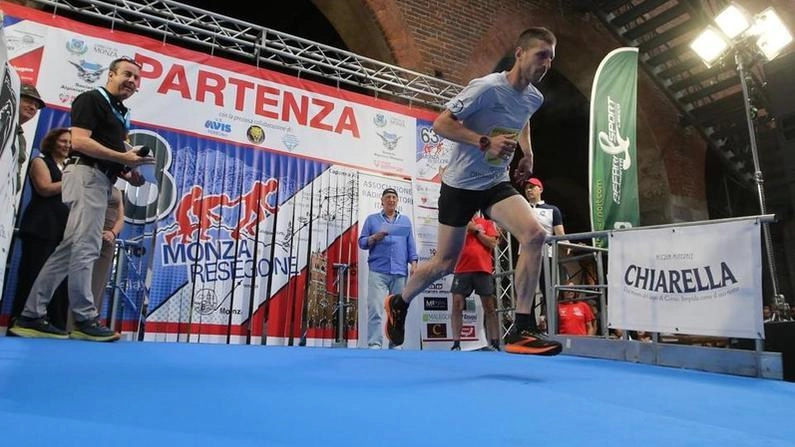 Alle 20.30 il via alla gara con le staffette. Alle 21 lo start riservato ai team Alle 20.30 il via alla gara con le staffette. Alle 21 lo start riservato ai team