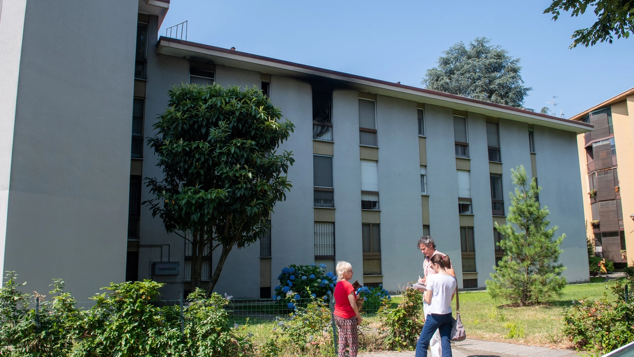 The apartment building on Via Caviaga where a man died in the fire in his apartment (photo Canali/Ansa)