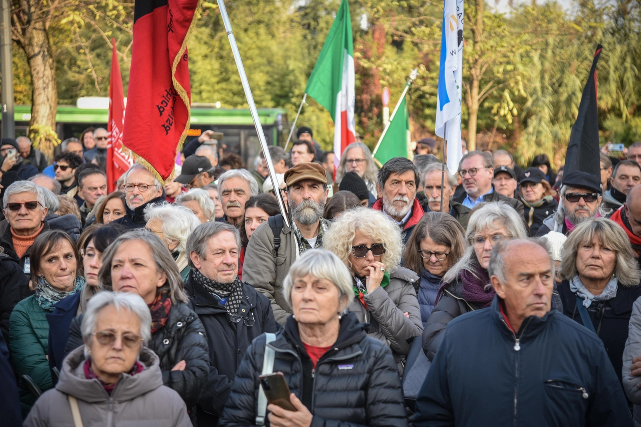 La cerimonia funebre per Licia Pinelli (Corner)