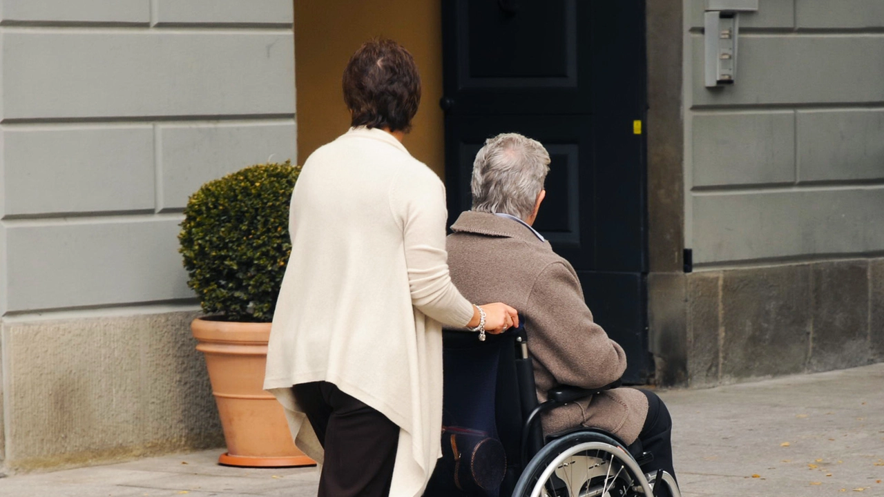 L’anziana aveva problemi alle gambe L’anziana aveva problemi alle gambe