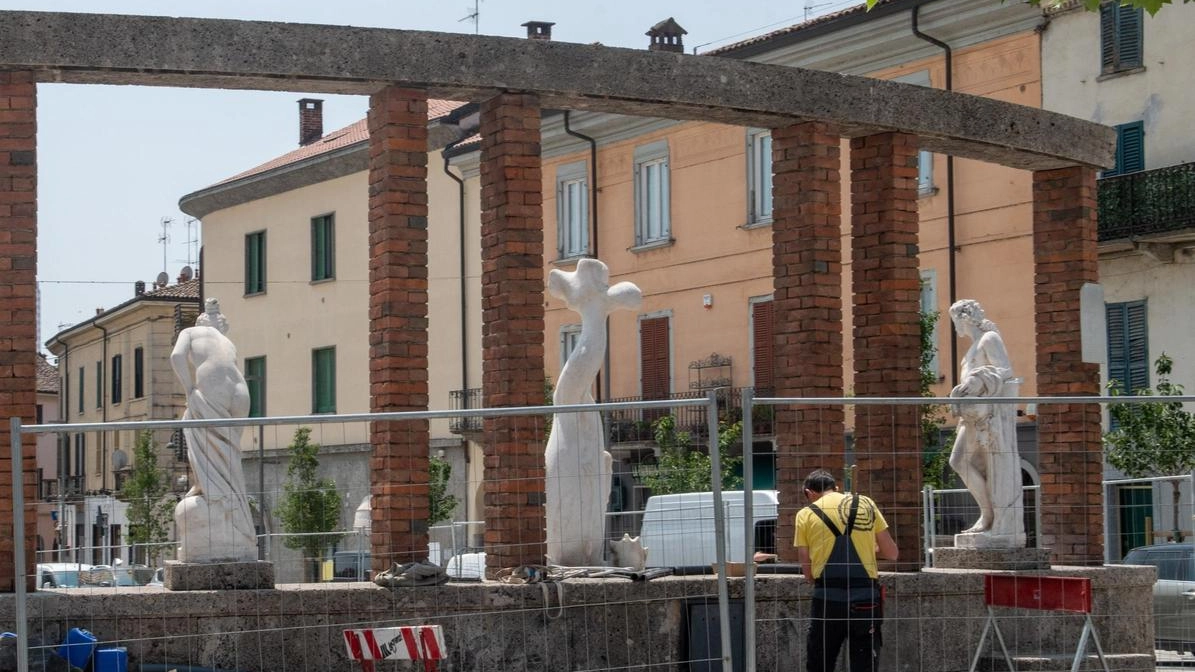 La fase finale del restyling di piazza Garibaldi La nuova area è stata inaugurata il 13 luglio scorso La fase finale del restyling di piazza Garibaldi La nuova area è stata inaugurata il 13 luglio scorso