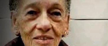 Uccise la madre. L’agente: "Appena ci vide, mise le mani avanti"