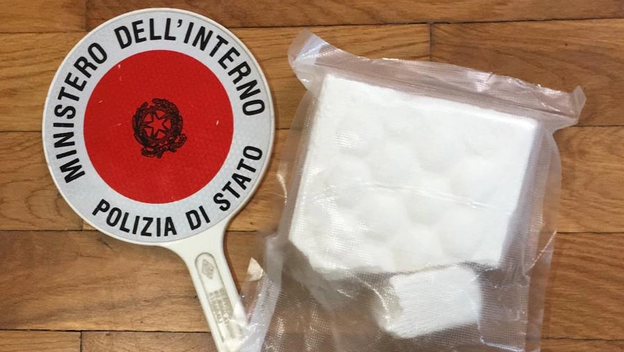 La cocaina sequestrata dalla polizia La cocaina sequestrata dalla polizia