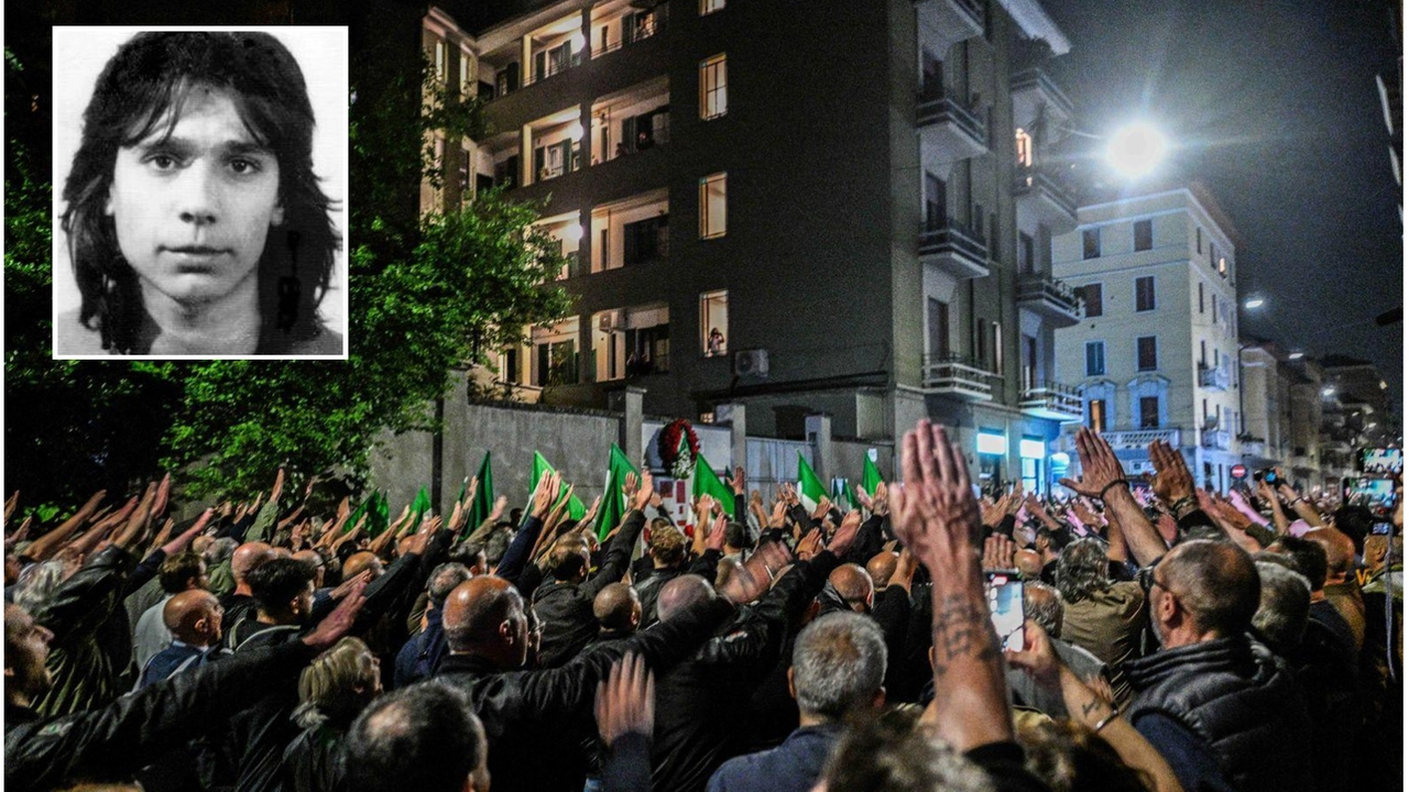 I saluti romani all'ultimo corteo in ricordo di Sergio Ramelli I saluti romani all'ultimo corteo in ricordo di Sergio Ramelli