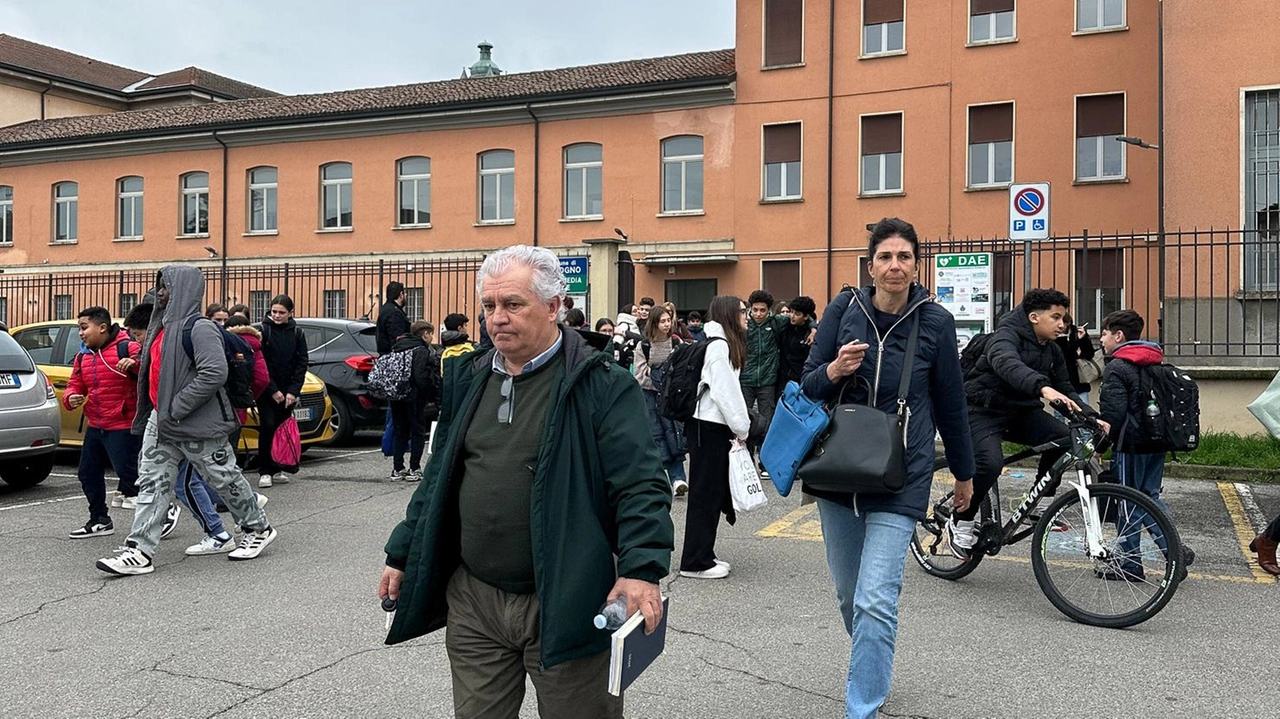 Fumata nera sulla questione viabilità fuori dalle scuole: nella commissione Servizi al cittadino di lunedì pomeriggio le parti sono rimaste...