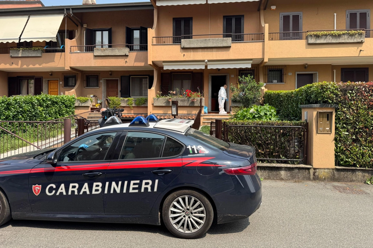A fare accorrere carabinieri e ambulanze il marito, che a sua volta era stato allertato dalla coniuge