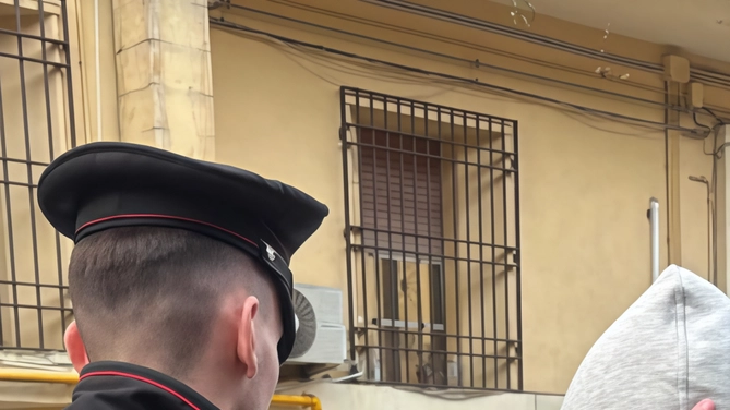 Era agli arresti domiciliari, ma ilvizio dei furti lo ha tradito. Unquarantacinquenne di Parabiago, nella notte tra giovedì e venerdì... Era agli arresti domiciliari, ma ilvizio dei furti lo ha tradito. Unquarantacinquenne di Parabiago, nella notte tra giovedì e venerdì...