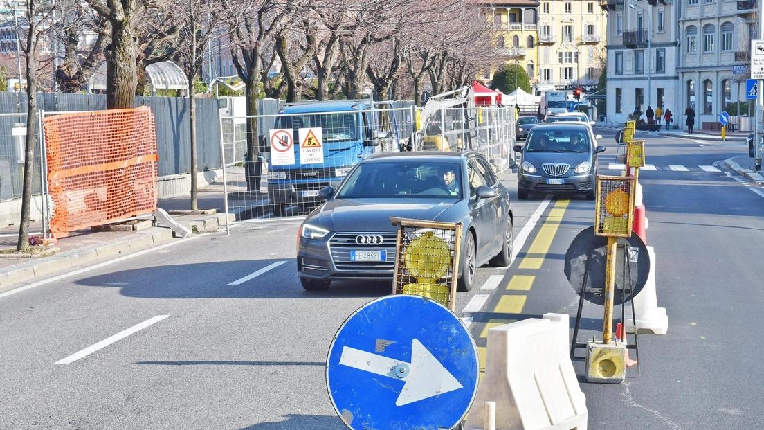Prenderanno il via oggi e proseguiranno fino al 17 gennaio i lavori per la posa delle barriere a pacchetto... Prenderanno il via oggi e proseguiranno fino al 17 gennaio i lavori per la posa delle barriere a pacchetto...
