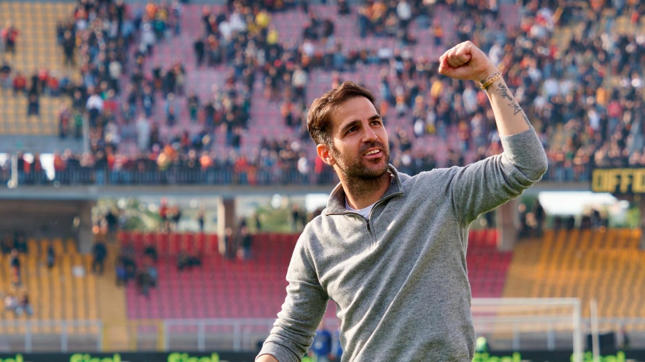 Il Como sfida il Cagliari per mantenere il decimo posto in classifica. Fabregas prepara cambi strategici per la vittoria.