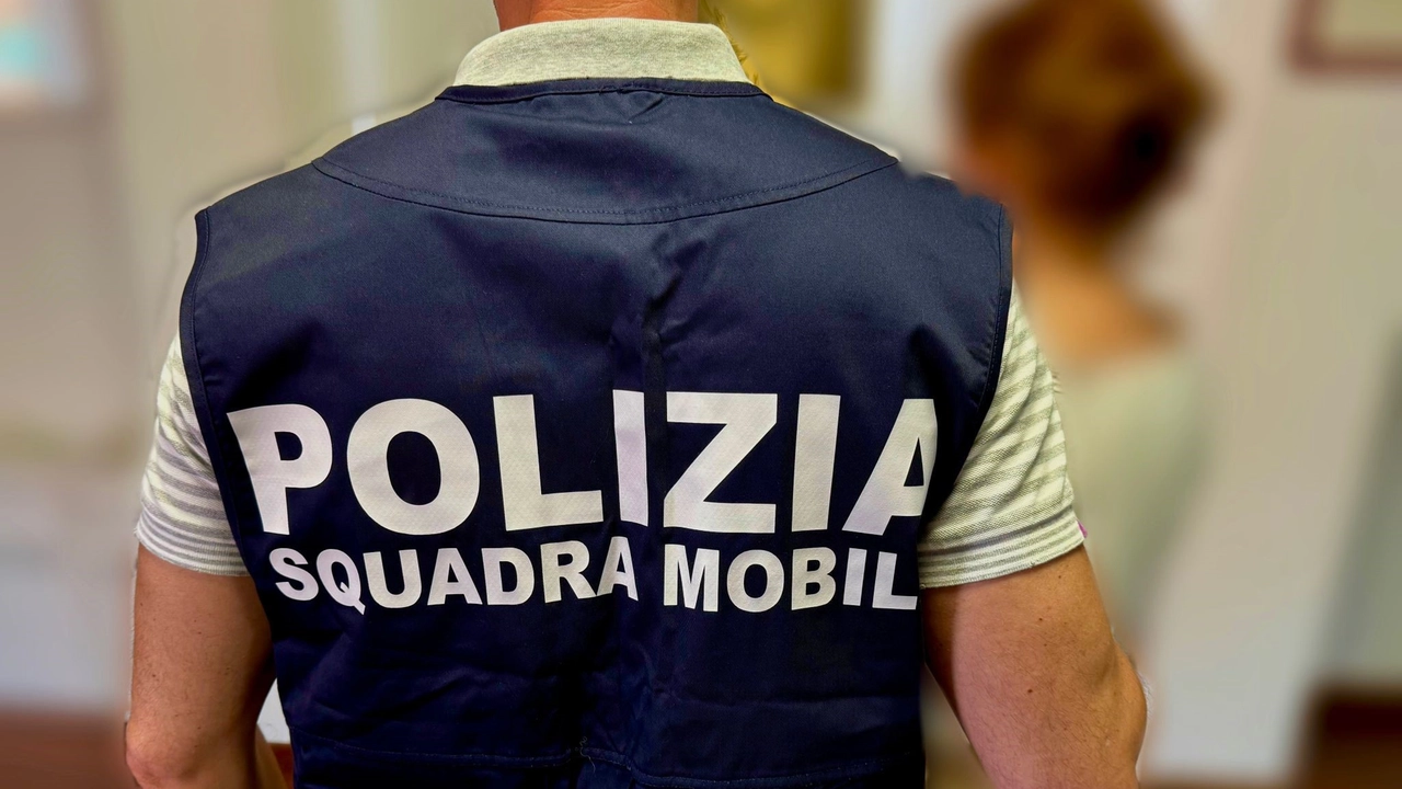 Il rapido intervento degli agenti della Mobile è stato provvidenziale