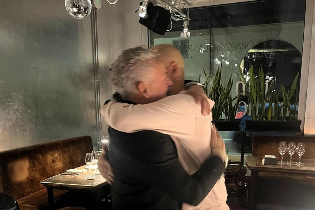L'abbraccio tra Pep Guardiola e Roberto Baggio (dal profilo Instagram di Roberto Baggio)