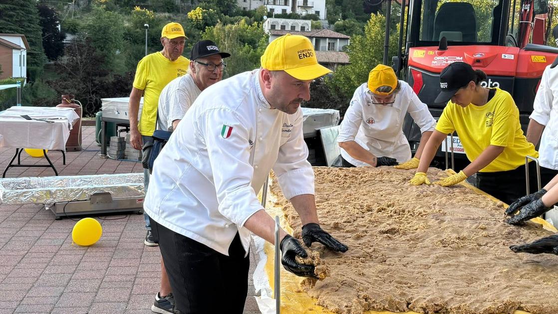 guinness dei primati 232 record con l8217agnolotto pi249 pesante del mondo pesa 175 chili