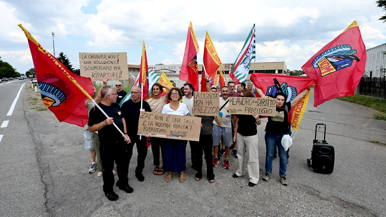 Zibido San giacomo, protesta lavoratori Zaf contro la chiusura dell'azienda -