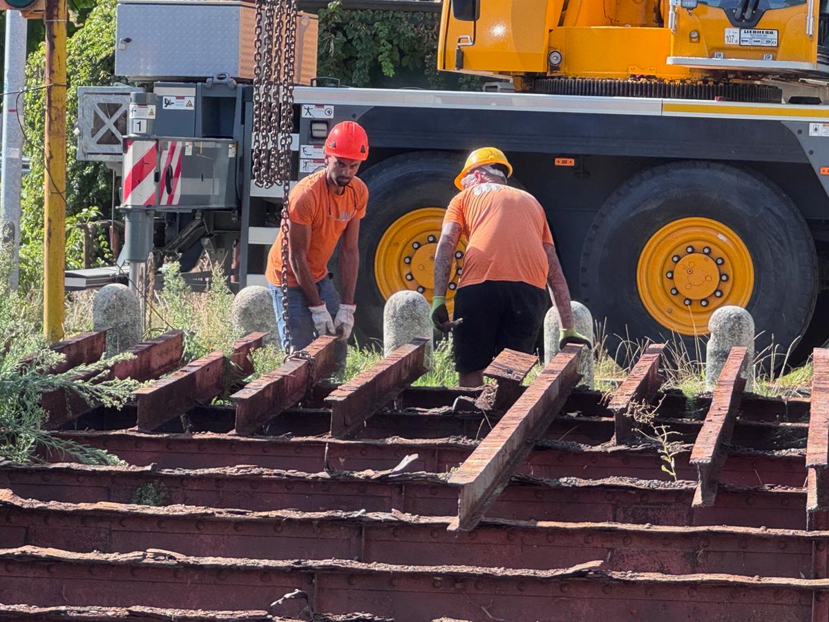 Pavia: il ponte di via Ludovico il Moro finisce in officina 410 giorni dopo la chiusura