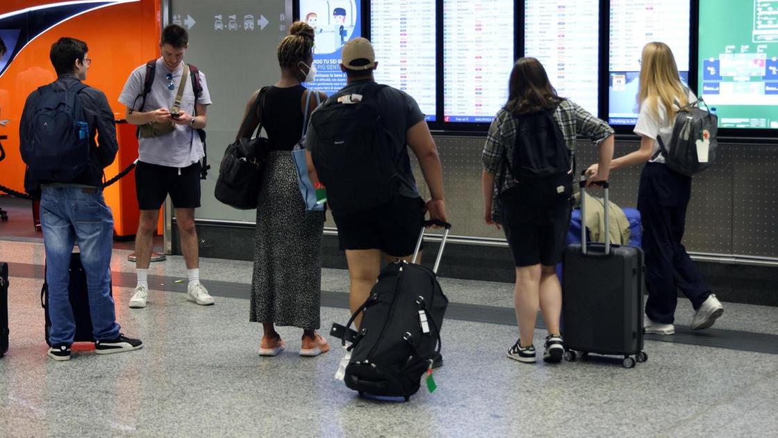 https://www.ilgiorno.it/image-service/view/acePublic/alias/contentid/YmRkMWRlMGMtMDQ1YS00/0/pasqua-prezzi-in-salita-milano-berlino-a-455-euro-da-record-anche-per-il-sud.jpeg?f=16:9&w=1200&h=630