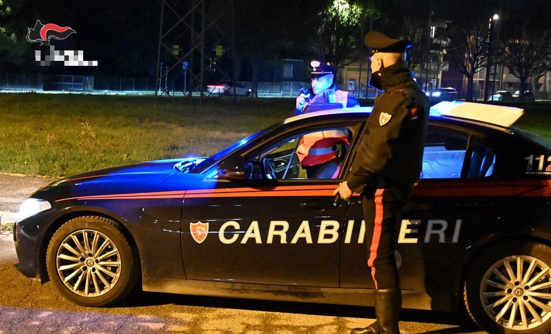 Vivevano in una palazzina abbandonata a Carnate: denunciati i sette occupanti Vivevano in una palazzina abbandonata a Carnate: denunciati i sette occupanti