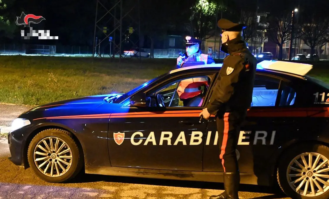 Vivevano in una palazzina abbandonata a Carnate: denunciati i sette occupanti