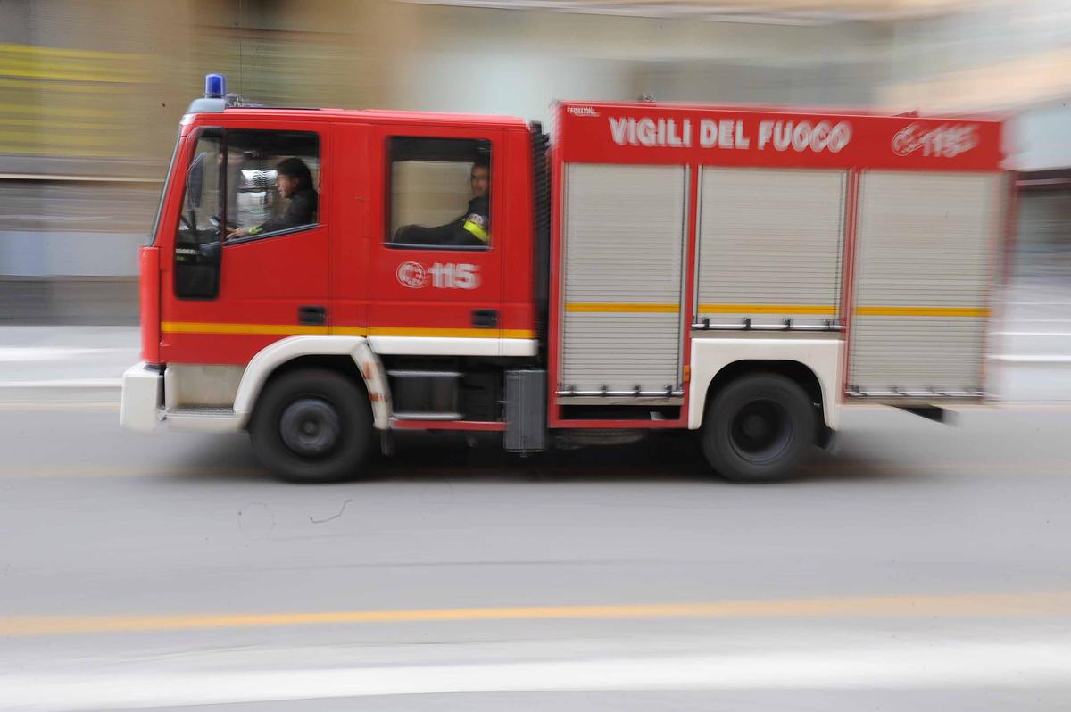 Paura a Casalpusterlengo: camion perde gas esplosivo ma l’allarme è rientrato Paura a Casalpusterlengo: camion perde gas esplosivo ma l’allarme è rientrato
