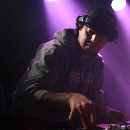 Tutti con Dj Shocca. Da Neffa a Ghemon. Il disco di ospiti “vip“