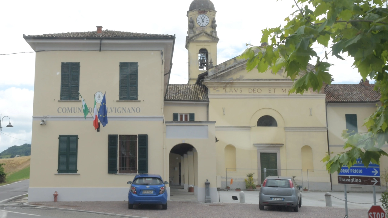 Una veduta del Municipio di Calvignano Una veduta del Municipio di Calvignano