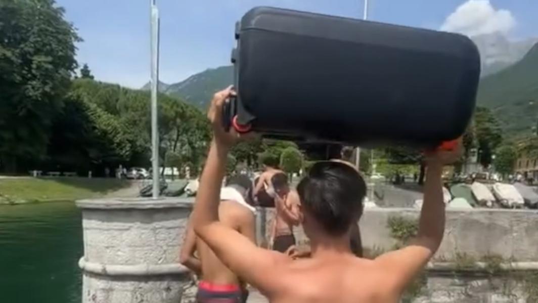 Sfottò e insulti alla Polizia locale: l Sfottò e insulti alla Polizia locale: l