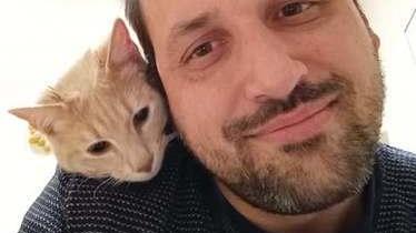 Impenna con la moto. Schianto fatale a 49 anni