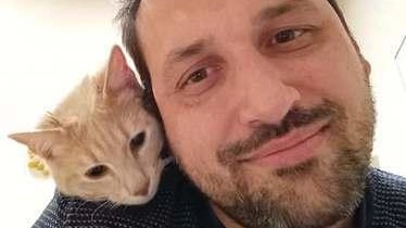 Perde il controllo della moto impennando e si schianta contro una vetrina. È morto così Cristian Ferraboschi (nella foto), 49... Perde il controllo della moto impennando e si schianta contro una vetrina. È morto così Cristian Ferraboschi (nella foto), 49...
