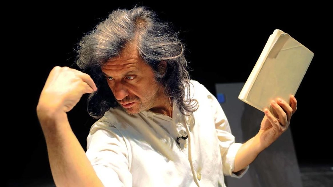 Alessandro Bergonzoni inaugura la stagione teatrale di Tirano con "Arrivano i dunque". Una programmazione ricca e coinvolgente attende il pubblico, con spettacoli di grande rilievo emotivo e interpreti noti. Isabella Ciapponi Landi invita tutti a partecipare a questa avventura teatrale. Alessandro Bergonzoni inaugura la stagione teatrale di Tirano con "Arrivano i dunque". Una programmazione ricca e coinvolgente attende il pubblico, con spettacoli di grande rilievo emotivo e interpreti noti. Isabella Ciapponi Landi invita tutti a partecipare a questa avventura teatrale.