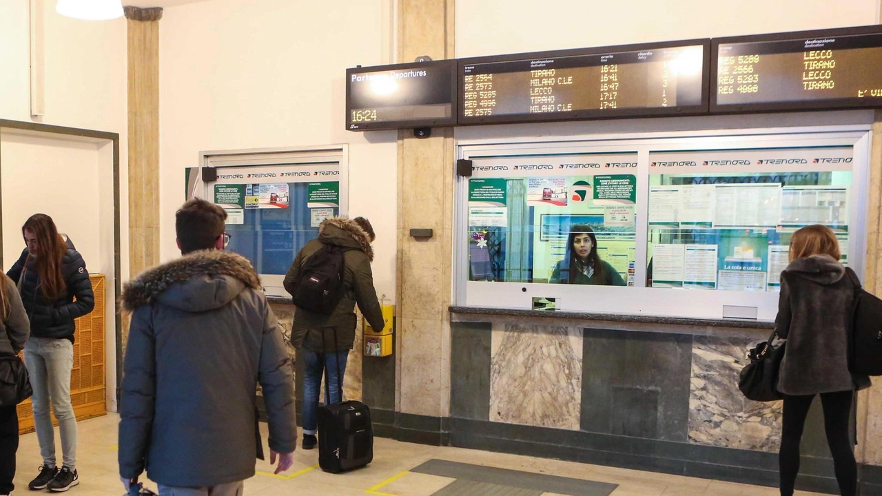 Lavori e scioperi continuano a causare disagi per i pendolari e i turisti che utilizzano i treni in Valtellina. Chiusura temporanea sulla linea Milano-Tirano per potenziamento infrastrutture. Viaggiatori costretti a utilizzare bus sostitutivi. Prossimi lavori previsti a ottobre e novembre. Lavori e scioperi continuano a causare disagi per i pendolari e i turisti che utilizzano i treni in Valtellina. Chiusura temporanea sulla linea Milano-Tirano per potenziamento infrastrutture. Viaggiatori costretti a utilizzare bus sostitutivi. Prossimi lavori previsti a ottobre e novembre.