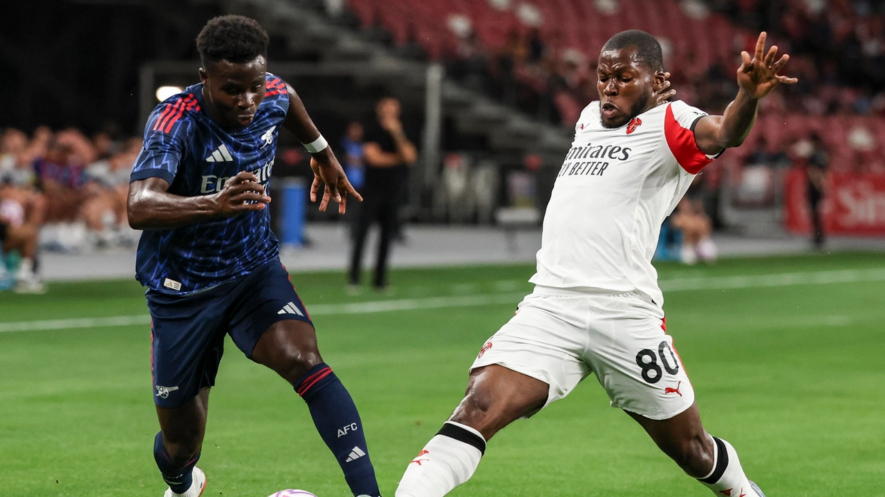 Yunus Musah (Milan), a sinistra, durante l'amichevole contro l'Arsenal Yunus Musah (Milan), a sinistra, durante l'amichevole contro l'Arsenal