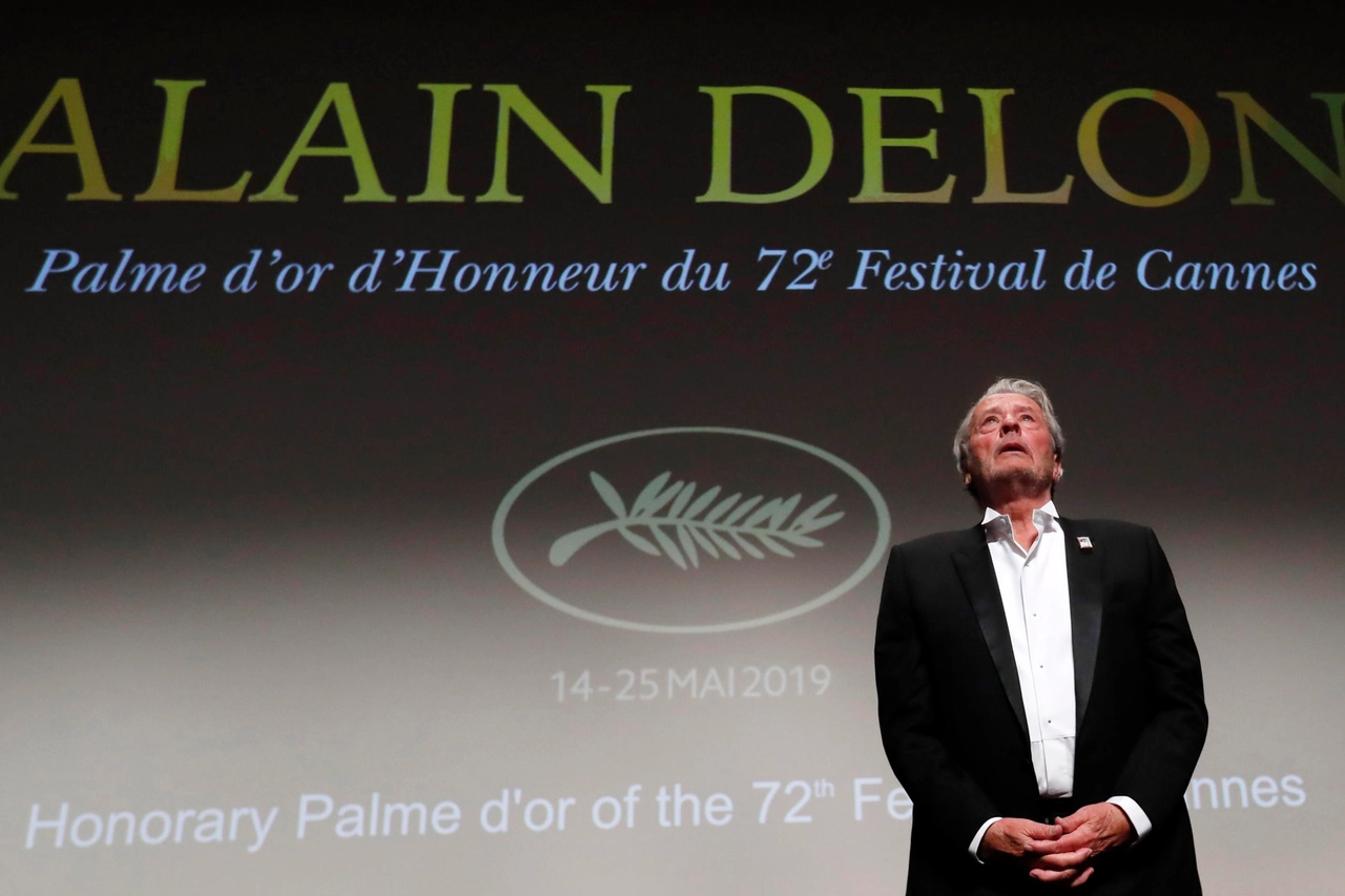 Alain Delon receives riceve la palma d'oro alla carriera durante il 72mo Festival di Cannes, il 19 maggio 2019