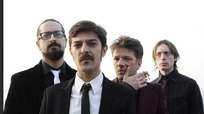 Il frontman Pierpaolo Capovilla e il bassista Giulio “Ragno” Favero tracciano il bilancio . L’ultima replica sul palcoscenico dell’Alcatraz (in vista di una probabile appendice estiva). Il frontman Pierpaolo Capovilla e il bassista Giulio “Ragno” Favero tracciano il bilancio . L’ultima replica sul palcoscenico dell’Alcatraz (in vista di una probabile appendice estiva).