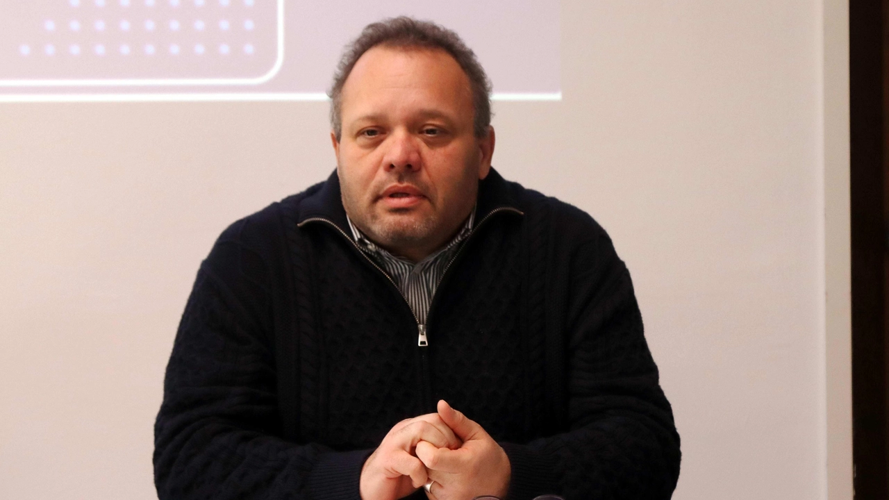 Ivano Zoppi segretario generale di Fondazione Carolina ieri ha tenuto il primo corso per il personale scolastico Ivano Zoppi segretario generale di Fondazione Carolina ieri ha tenuto il primo corso per il personale scolastico