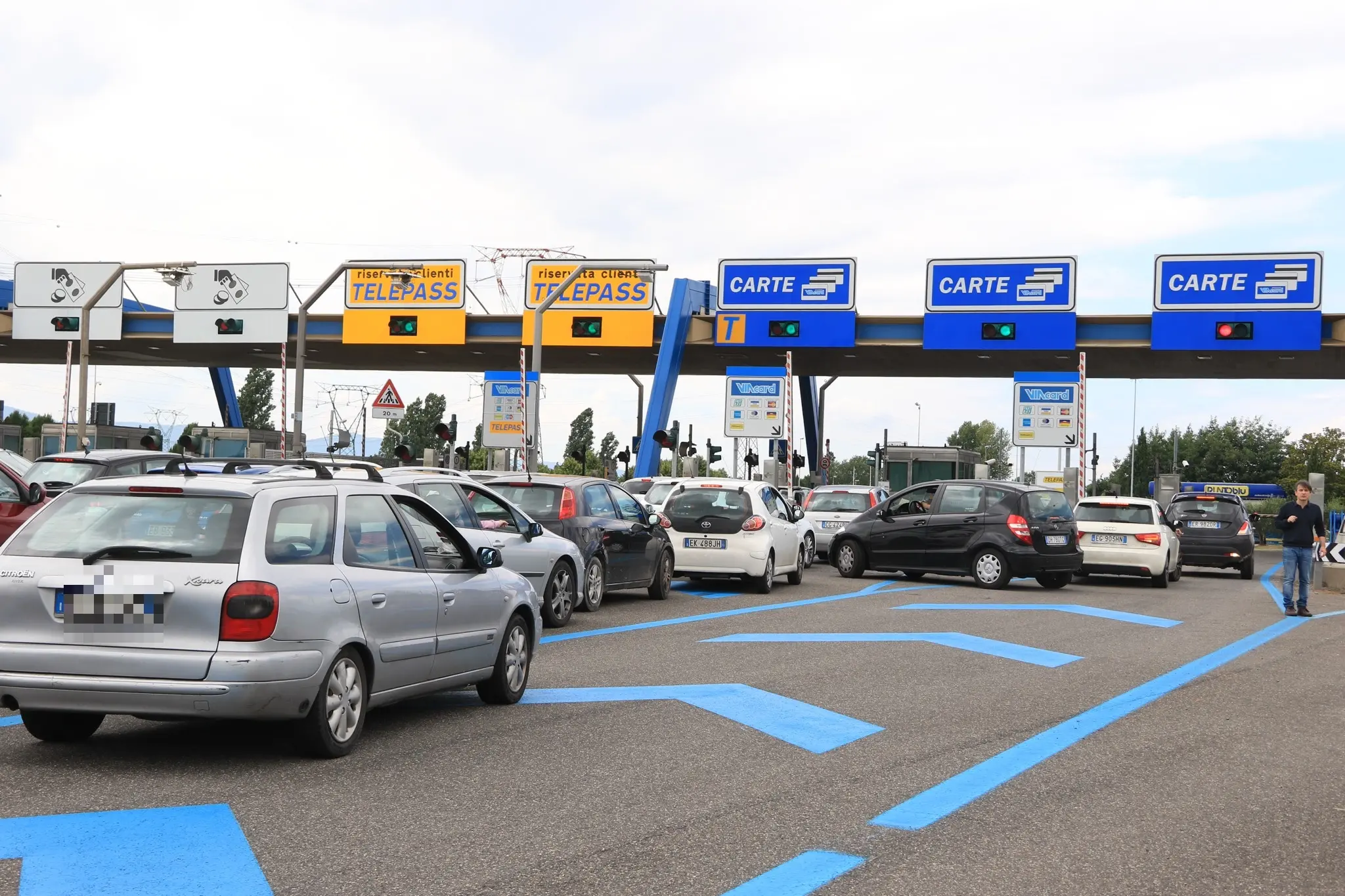 Weekend 2 e 3 agosto da bollino nero: lunghe code alle barriere di autostrade e tangenziali