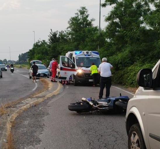 Tragica caduta in moto . Ragazzo perde la vita Tragica caduta in moto . Ragazzo perde la vita