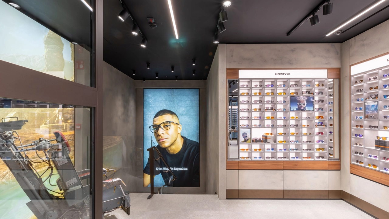 Il nuovo store Oakley in piazza San Babila a Milano