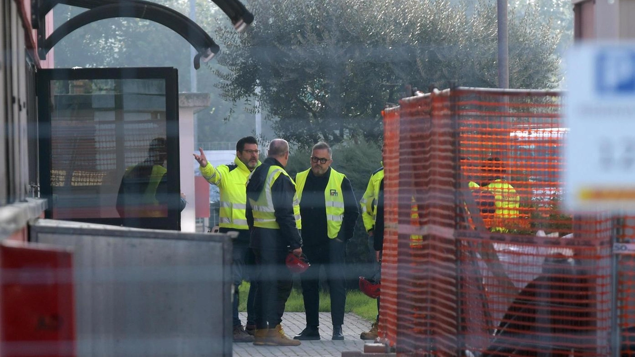 Pozzuolo Martesana, l’infortunio si è verificato all’interno del polo logistico della Dhl. L’uomo stava sistemando la copertura di un capannone per conto della ditta Fratelli Rodriguez. Pozzuolo Martesana, l’infortunio si è verificato all’interno del polo logistico della Dhl. L’uomo stava sistemando la copertura di un capannone per conto della ditta Fratelli Rodriguez.