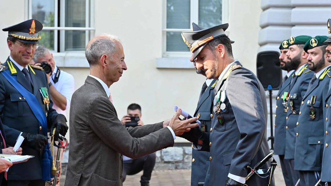 Un momento della celebrazione di ieri Sul fronte della droga i Finanzieri ne hanno sequestrati tremila chili Un momento della celebrazione di ieri Sul fronte della droga i Finanzieri ne hanno sequestrati tremila chili