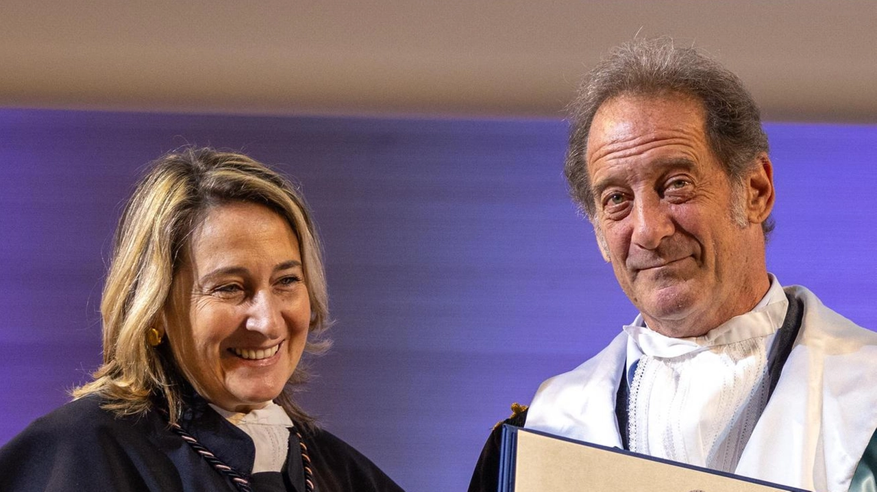 L’università Iulm ha conferito il Master ad honorem in Arti del racconto, letteratura, cinema, televisione all’attore francese Vincent Lindon... L’università Iulm ha conferito il Master ad honorem in Arti del racconto, letteratura, cinema, televisione all’attore francese Vincent Lindon...