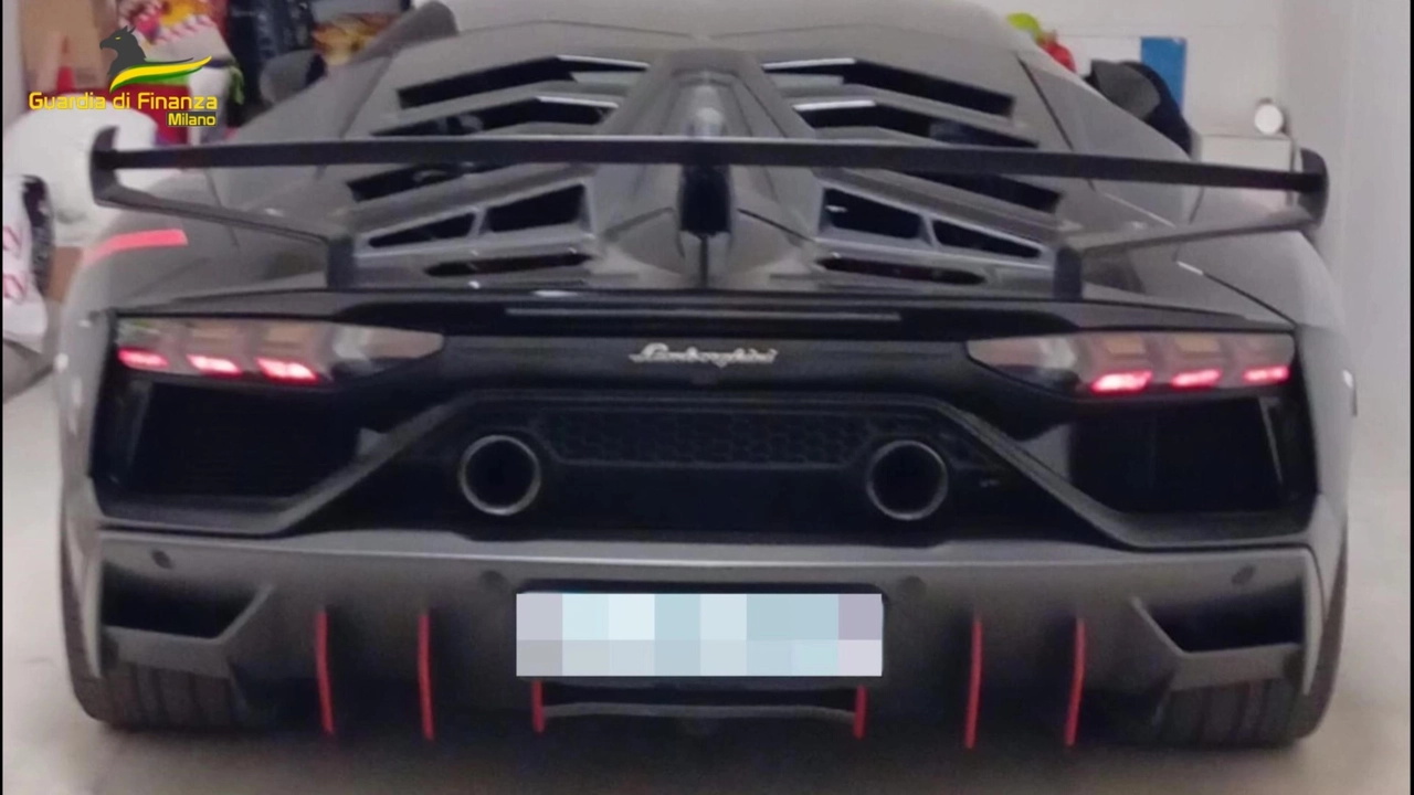 Gira con una Lamborghini e froda il fisco, arrestato