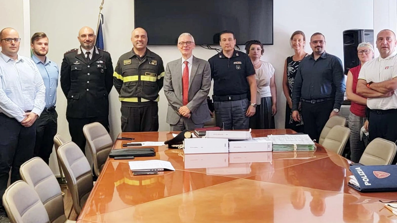 Lecco, posizionati ripetitori di cellulari a tutela dei passeggeri in caso di allarme Lecco, posizionati ripetitori di cellulari a tutela dei passeggeri in caso di allarme