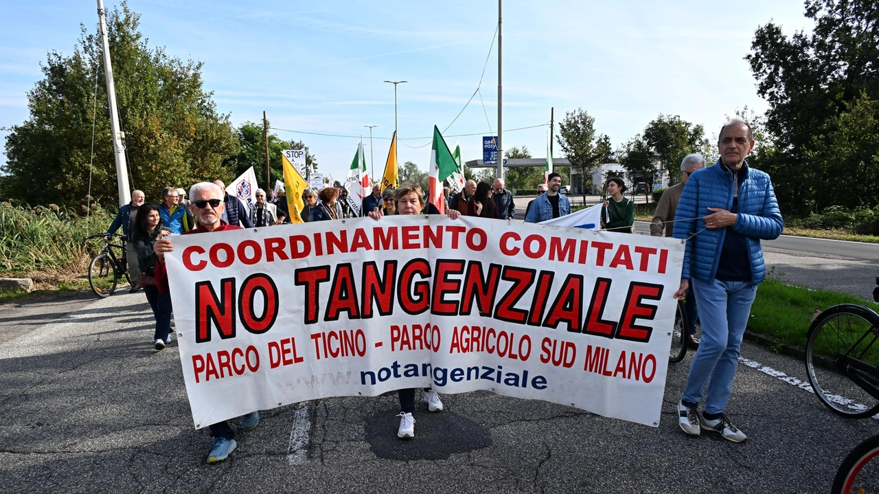 Il sindaco Ceffa aveva invitato gli organizzatori a protestare negli orari di punta per farsi prendere «a calci nel sedere» Il sindaco Ceffa aveva invitato gli organizzatori a protestare negli orari di punta per farsi prendere «a calci nel sedere»