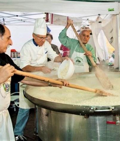 la festa del gorgonzola dop conto alla rovescia per la sagra attesi almeno 80mila visitatori